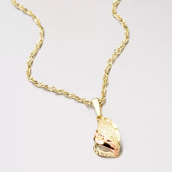 Zlatý přívěsek s ručním rytím 53P-018