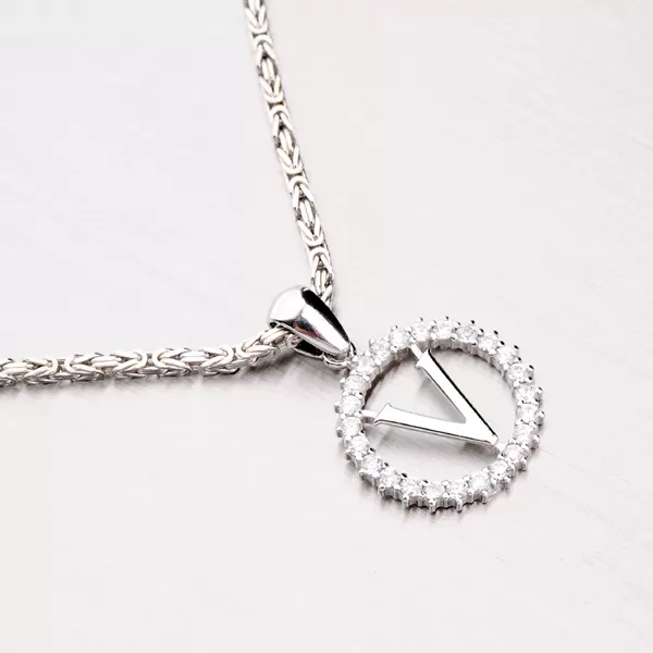 Stříbrné písmenko se zirkony - V MPN5192-V