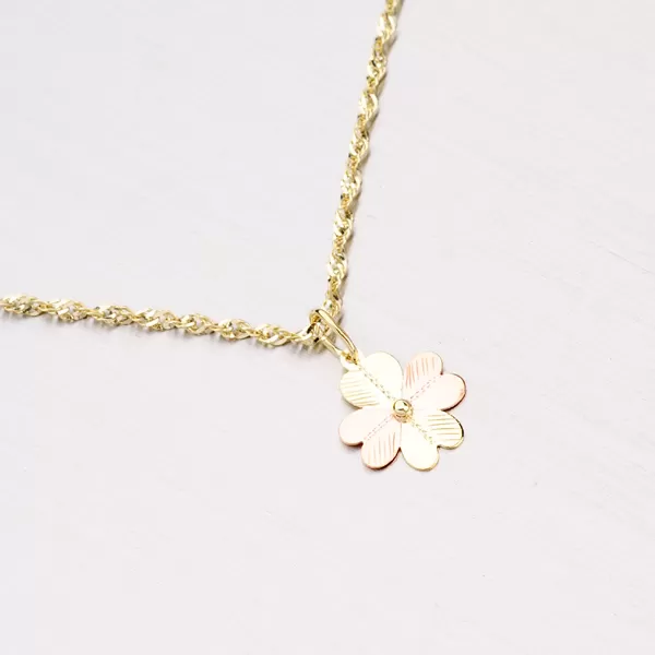 Zlatý přívěsek ve tvaru čtyřlístku 43-2210