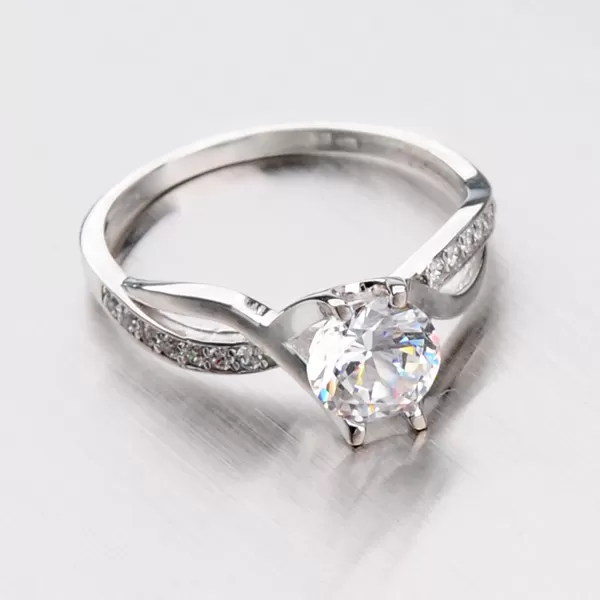 Prsten z bílého zlata se zirkony 456-5065