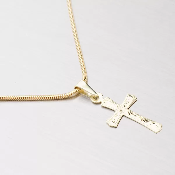 Zdobený zlatý křížek gravírovaný 322P-130106