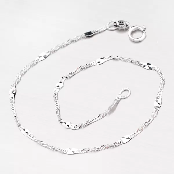 Zlatý řetízek zdobený gravírovanými plíškami 45-1703