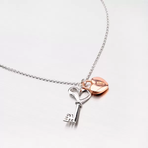 Náhrdelník s klíčem a zámkem ve tvaru srdce N1502165-1628-SLX