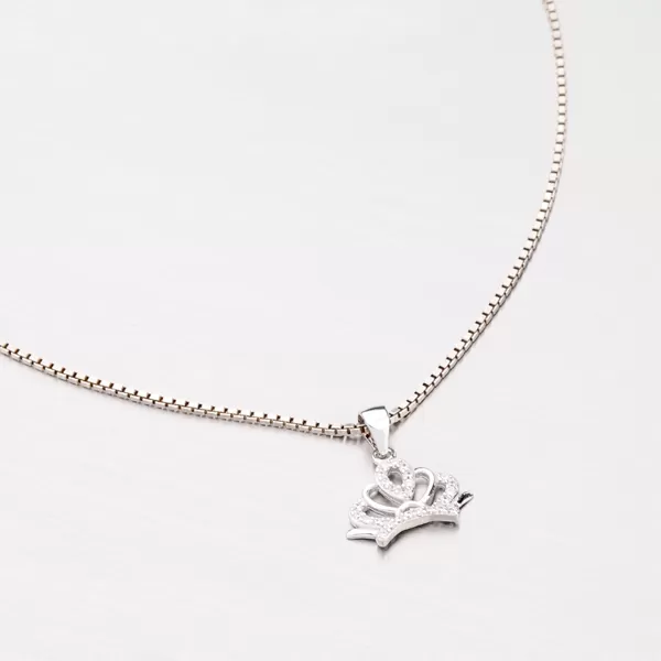 Stříbrný přívěsek ve tvaru korunky P1603124-1905-SLX