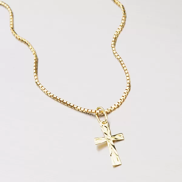 Zlatý křížek s ručním rytím 322P-130099