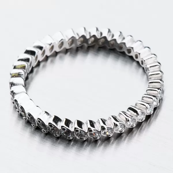 Stříbrný prsten se zirkony GST-11376