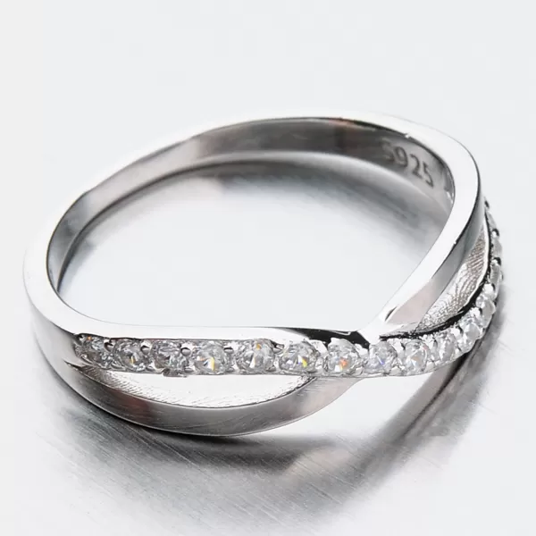 Stříbrný prsten se zirkony GST-11228