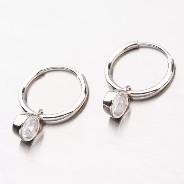 Stříbrné kruhy se zirkony UCST-122070C