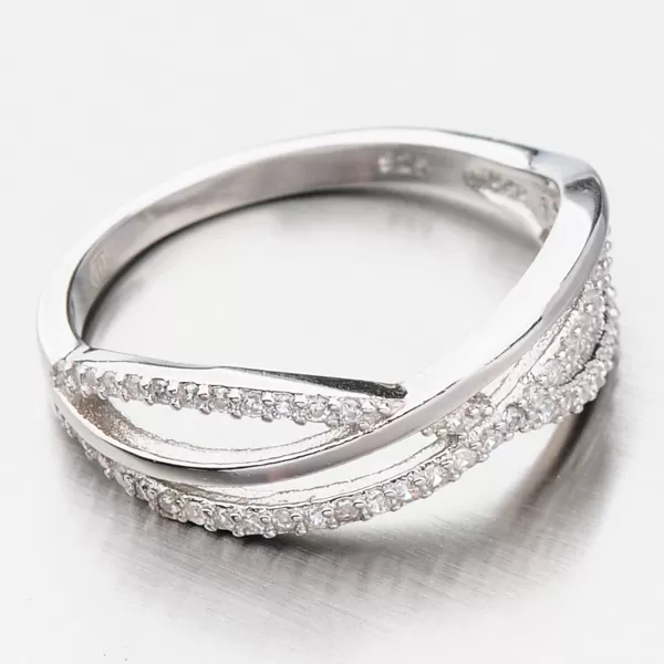 Stříbrný prsten zdobený zirkony GST-11452