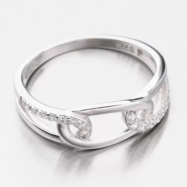 Stříbrný prsten zdobený zirkony GST-11420