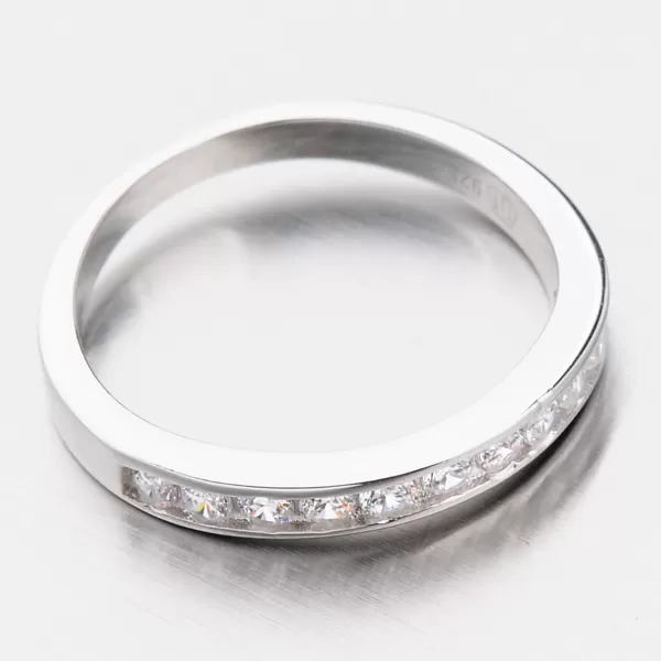 Stříbrný prsten se zirkony GST-11246