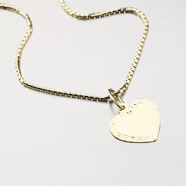Zlatý přívěsek ve tvaru srdce s gravírováním 322P-131038