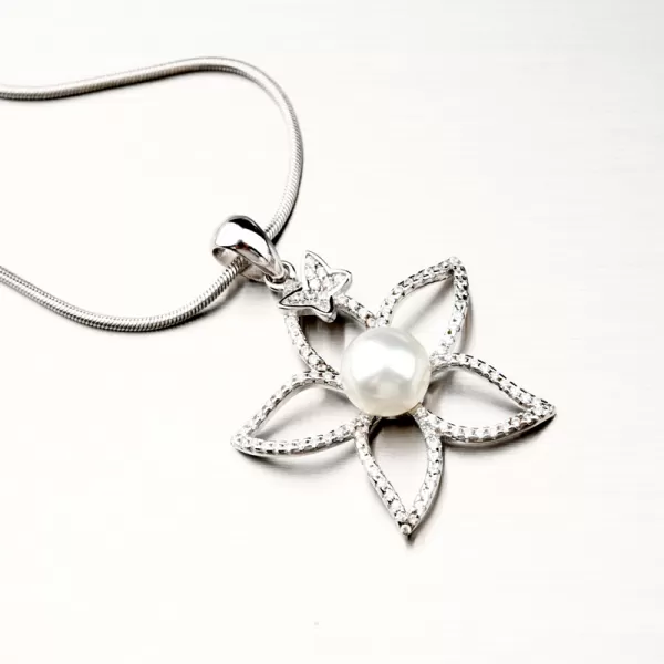 Stříbrný přívěsek květina s perlou a se zirkony PKL-3105