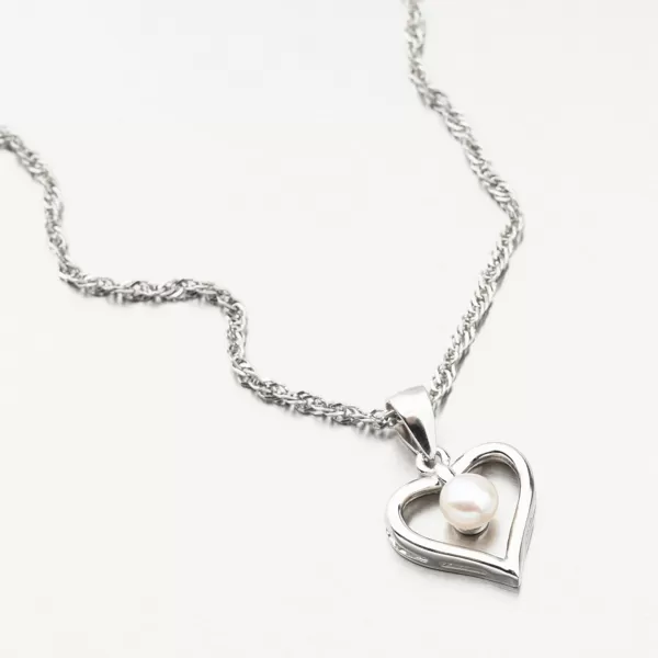Stříbrný přívěsek srdce s perlou HST-13659