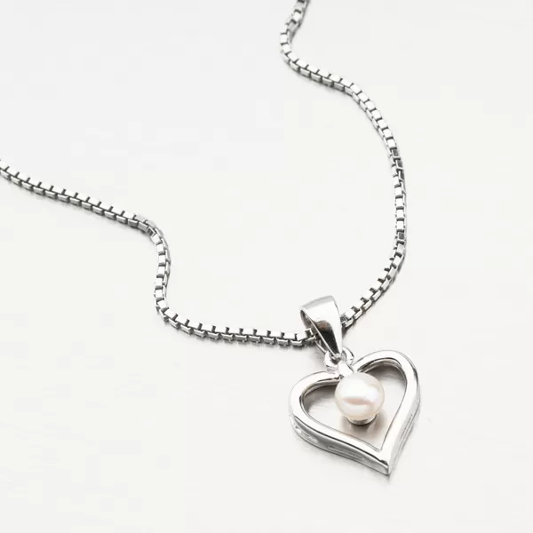 Stříbrný přívěsek srdce s perlou HST-13659