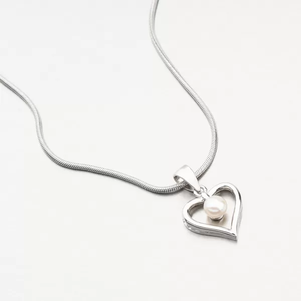 Stříbrný přívěsek srdce s perlou HST-13659