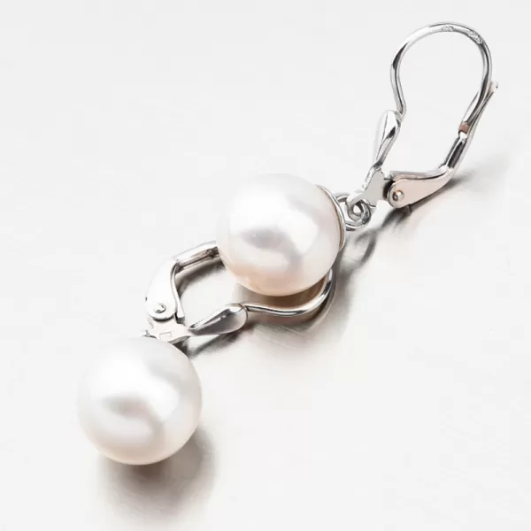 Visací náušnice z bílého zlata s bílou perlou