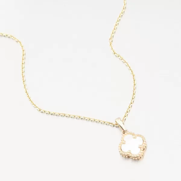 Zlatý přívěsek čtyřlístek s perletí 13R-425