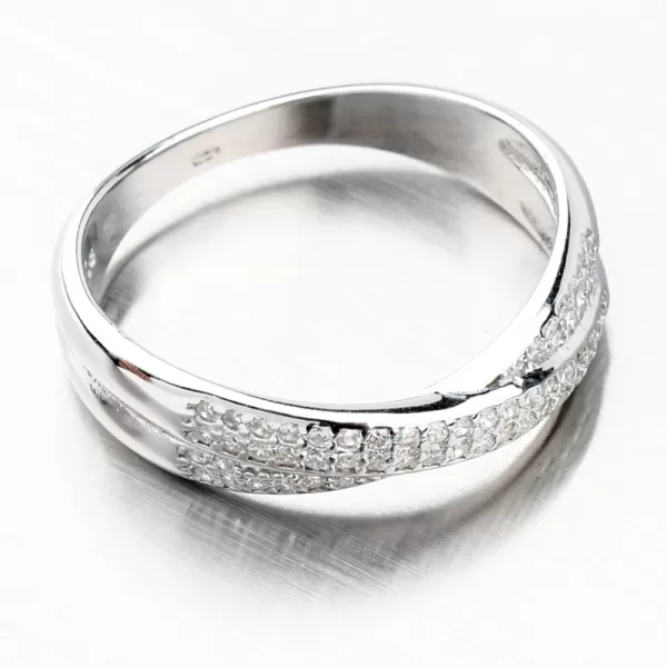 Stříbrný prsten se zirkony