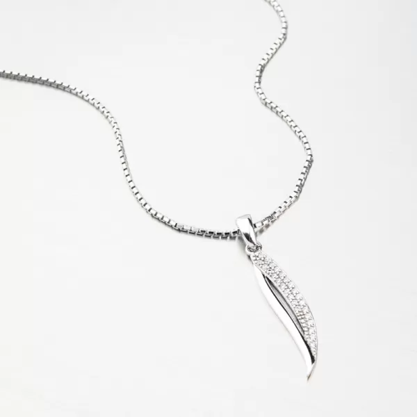 Přívěsek z bílého zlata se zirkony