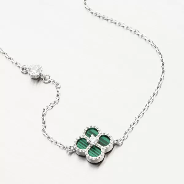 Stříbrný dámský náramek se zeleným čtyřlístkem PKL-4019