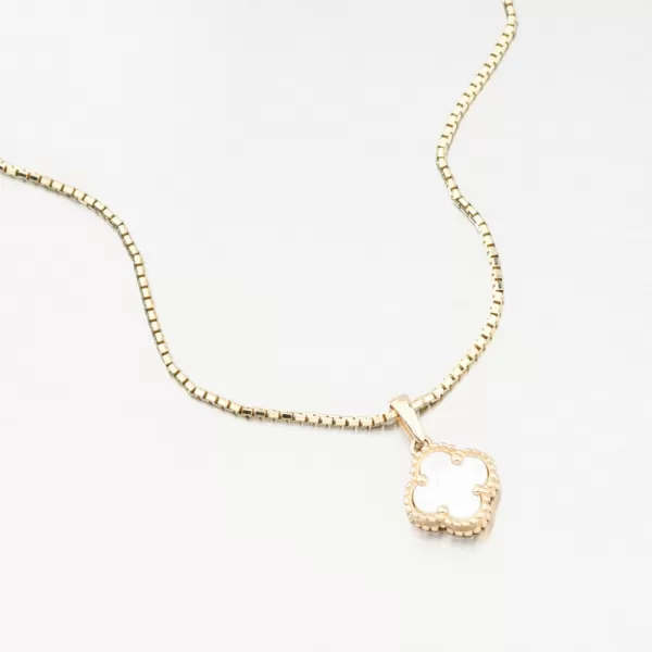 Zlatý přívěsek čtyřlístek s perletí 13R-425