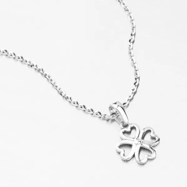 Přívěsek z bílého zlata čtyřlístek GCA13-002