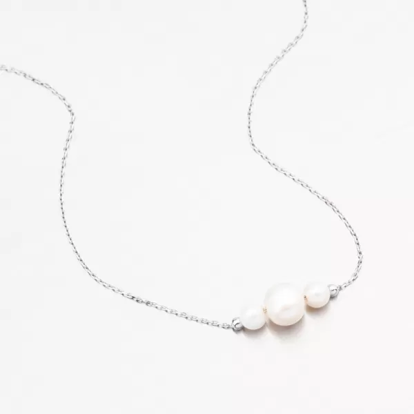 Náhrdelník z bílého zlata s perlami 15R-051