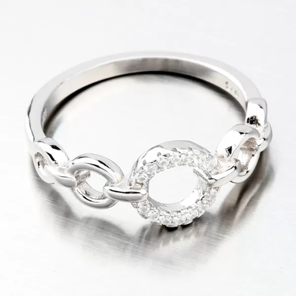 Stříbrný prsten se zirkony