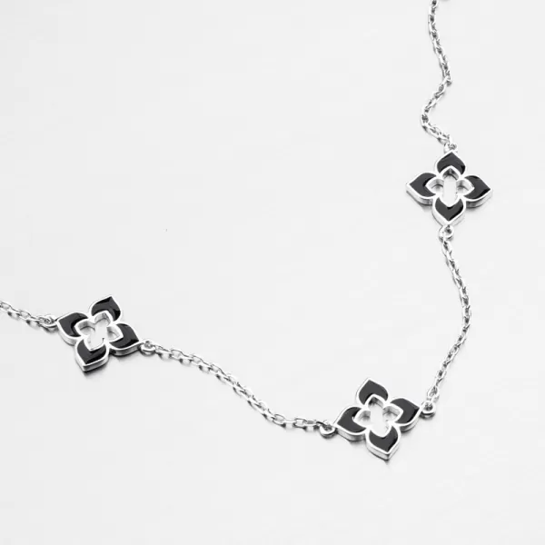 Stříbrný náramek s černou květinou PKL-4045