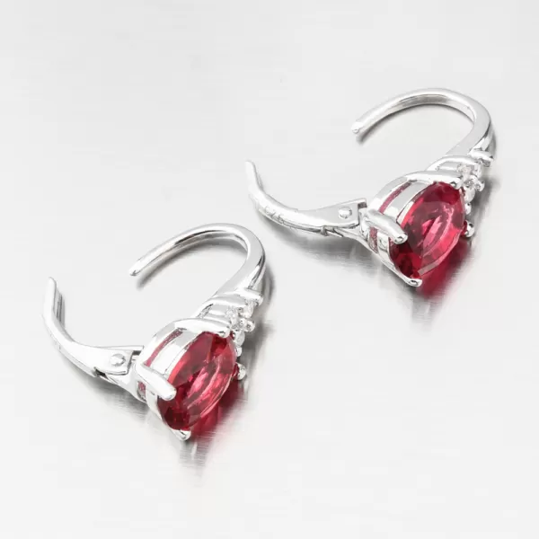 Stříbrné náušnice s červeným zirkonem