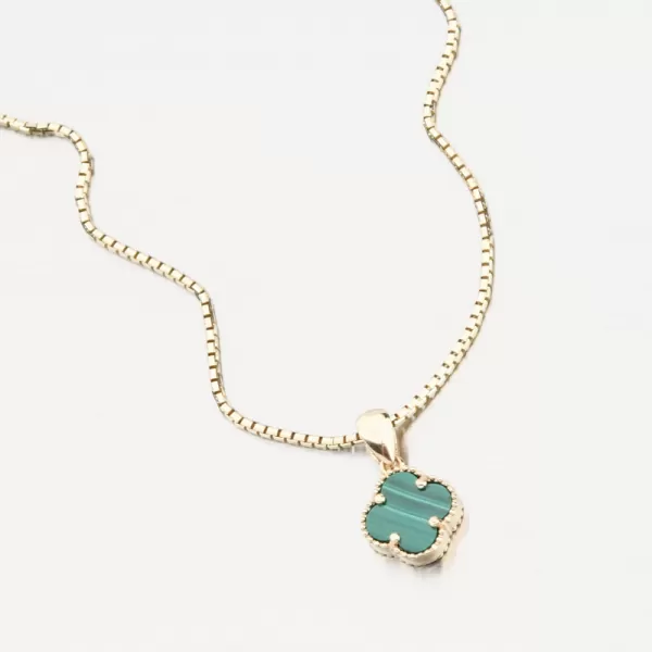 Zlatý přívěsek se zeleným kamenem malachit čtyřlístek 13R-426