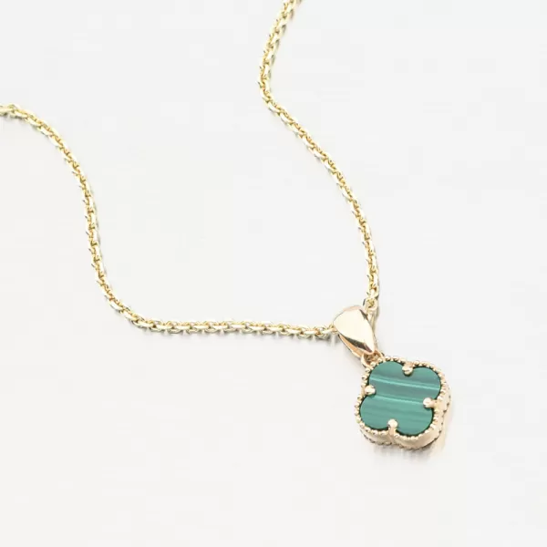 Zlatý přívěsek se zeleným kamenem malachit čtyřlístek 13R-426