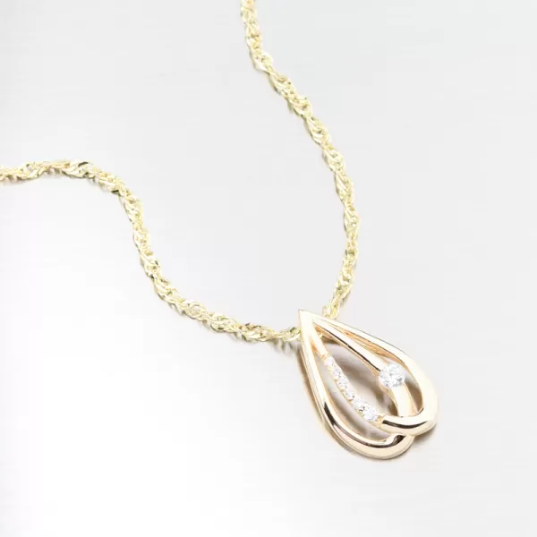 Zlatý přívěsek 662P-130246