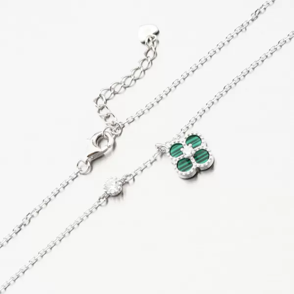Stříbrný náhrdelník se zeleným čtyřlístkem PKL-5023