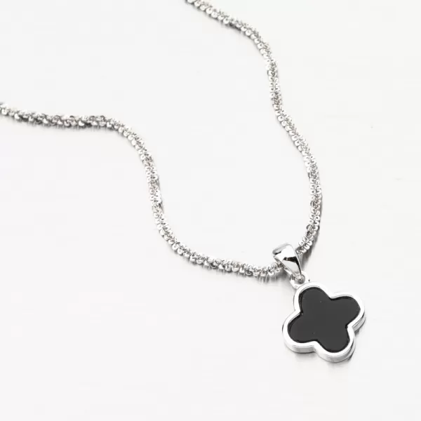 Stříbrný přívěsek čtyřlístek s onyxem PKL-3153